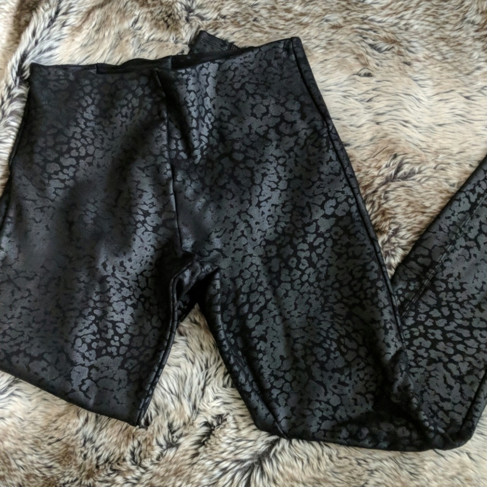 Liquid leopard leggings, look like leather
